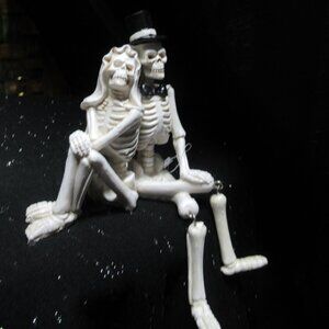 Skeleton Bride and Groom Shelf Sitter
